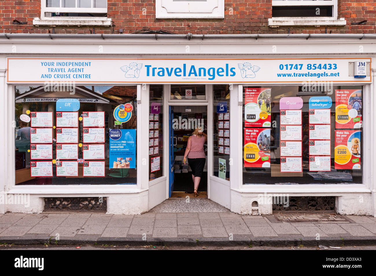 Die Engel Reisen Reisebüro in Shaftesbury, Dorset, England, Großbritannien, Uk Stockfoto