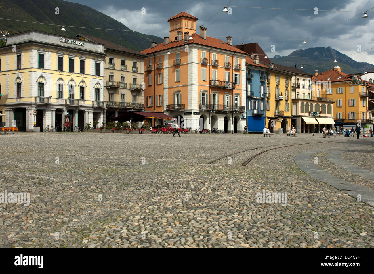 Cobbelstone Pflaster auf den wichtigsten Platz Piazza Grande, Locarno,  Tessin, Schweiz Stockfotografie - Alamy