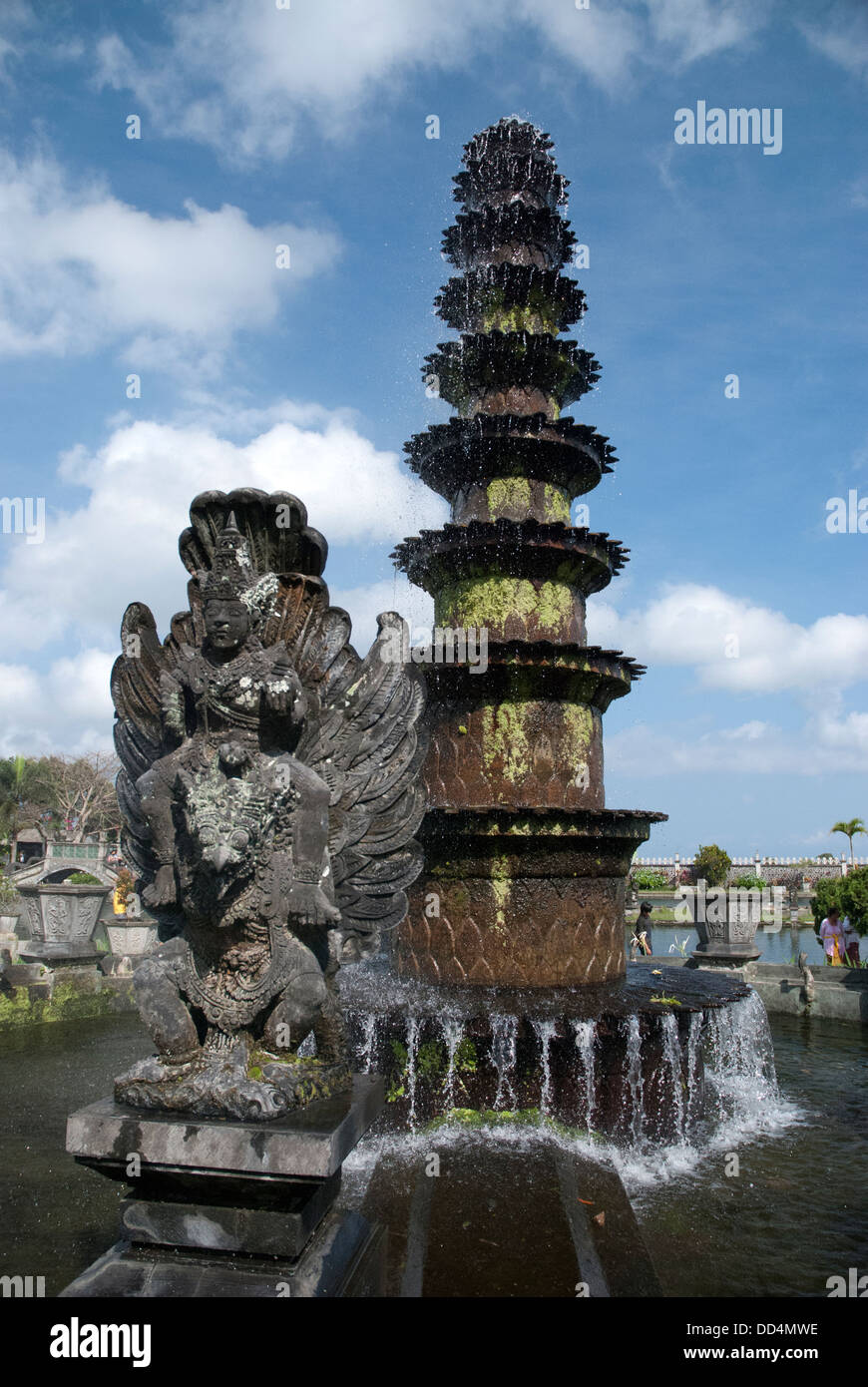 einige Wasser Artefakte und Statue im Wasser Palast von Tirtagangga in Bali, Indonesien Stockfoto