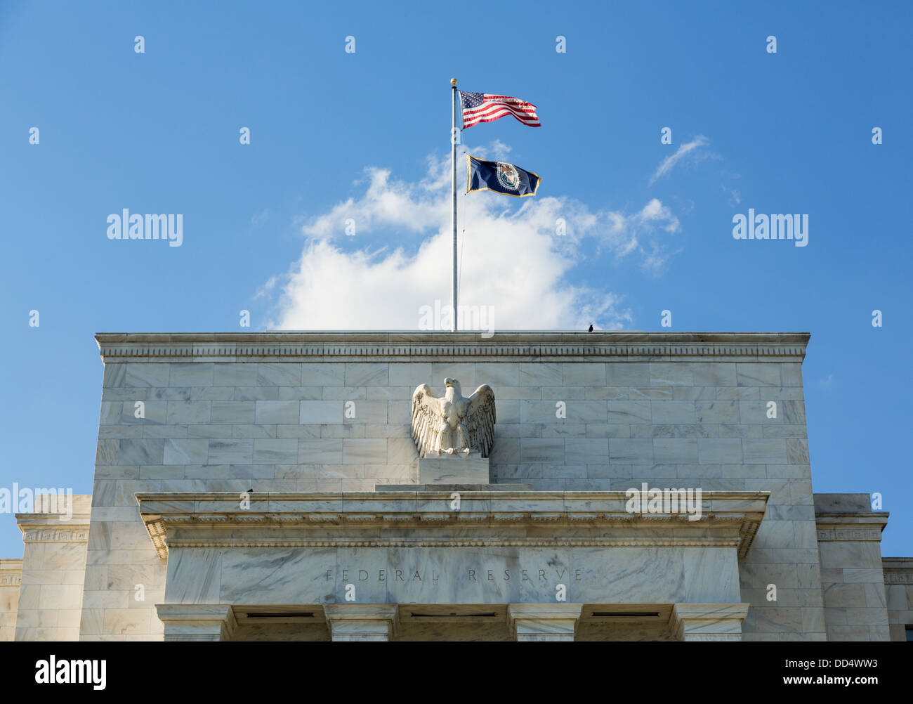 Fahnen auf die US-Notenbank Gebäude, Washington DC, USA Stockfoto