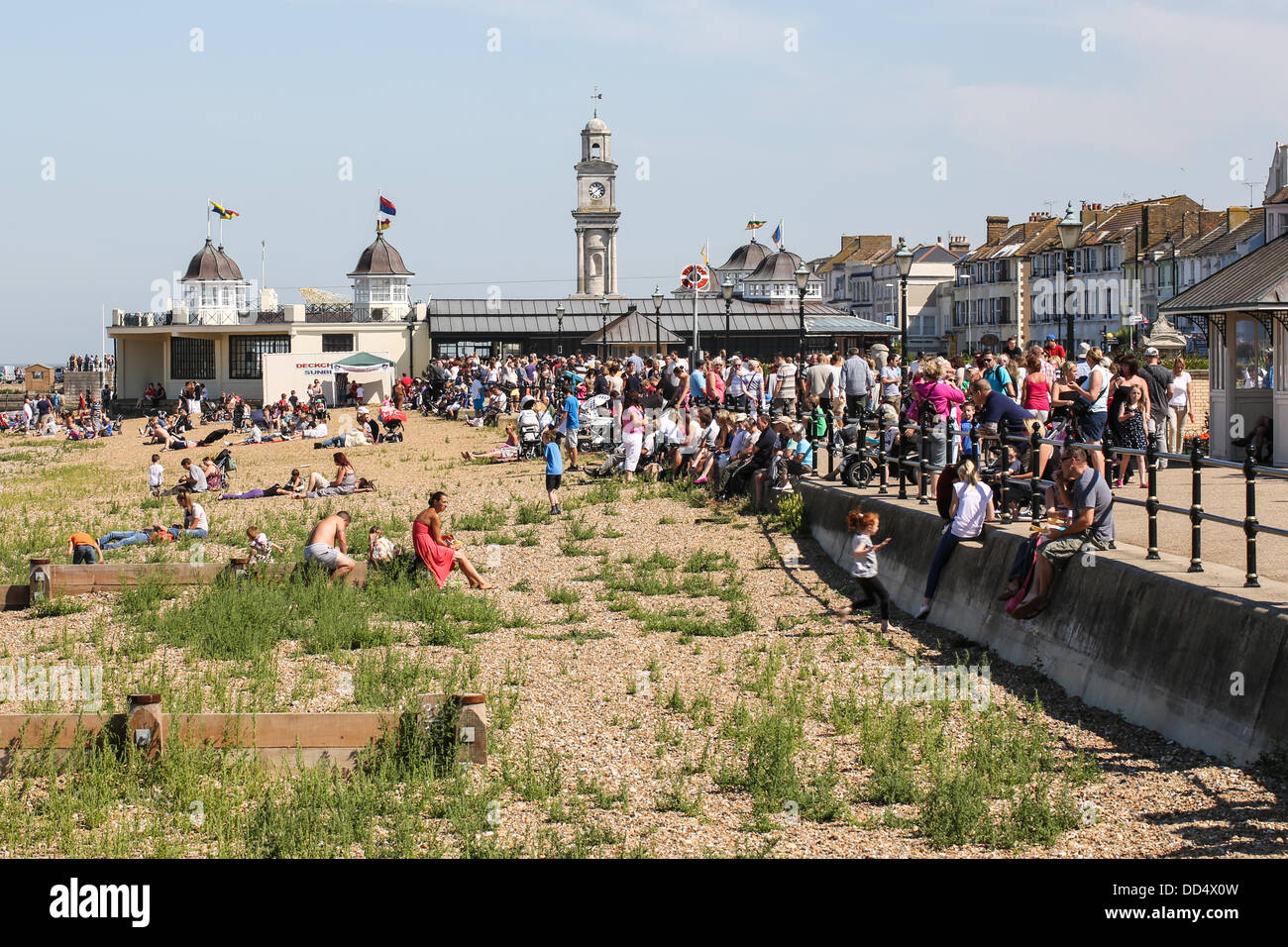 Herne Bay, Kent, UK. 26. August 2013. Touristen und Einheimische treffen sich in das schöne Wetter in Herne Bay, Kent, die Luft, die anzeigen zu sehen. Bildnachweis: CBCK-Christine/Alamy Live-Nachrichten Stockfoto