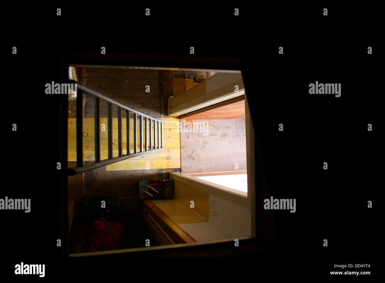Dachboden luke -Fotos und -Bildmaterial in hoher Auflösung – Alamy