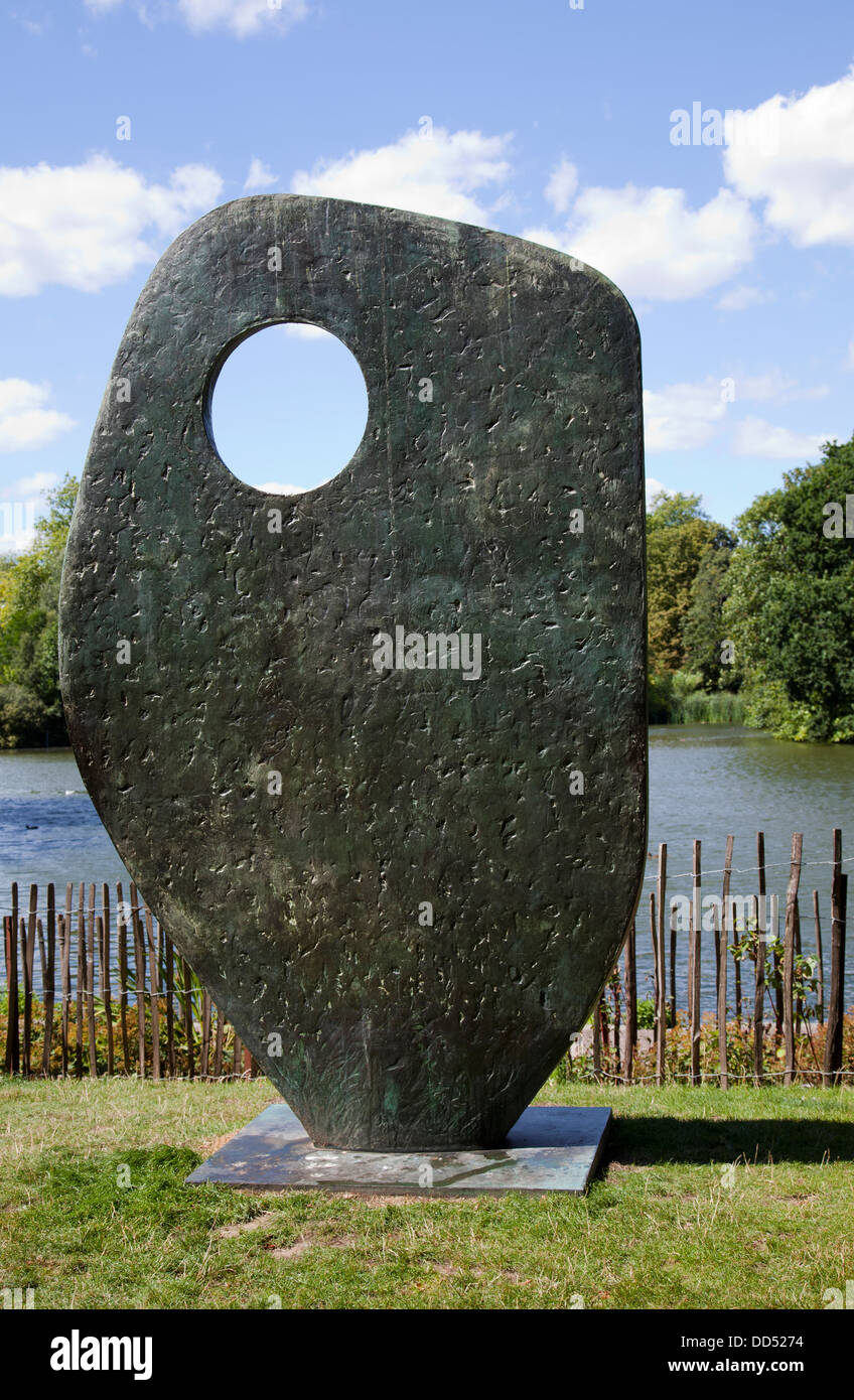 Barbara Hepworth Skulptur "Einzelnes Formular" in Battersea Park - London-UK Stockfoto