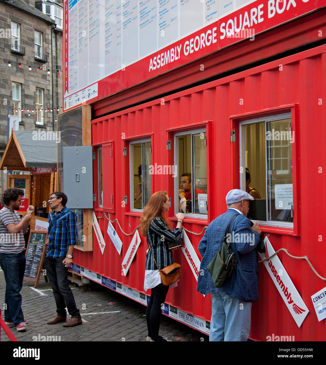 Edinburgh, UK. 26. August 2013. Edinburgh Festival Fringe berichtet, dass seine höchste jemals Kartenverkauf bei rund 1,9 Millionen aufgenommen um 5 % gegenüber dem Vorjahr. Diese Tickets wurden bis hin zur letzten Minute an der Versammlung Box Office in George Square bezogen werden. Bildnachweis: Bogen weiß/Alamy Live-Nachrichten Stockfoto