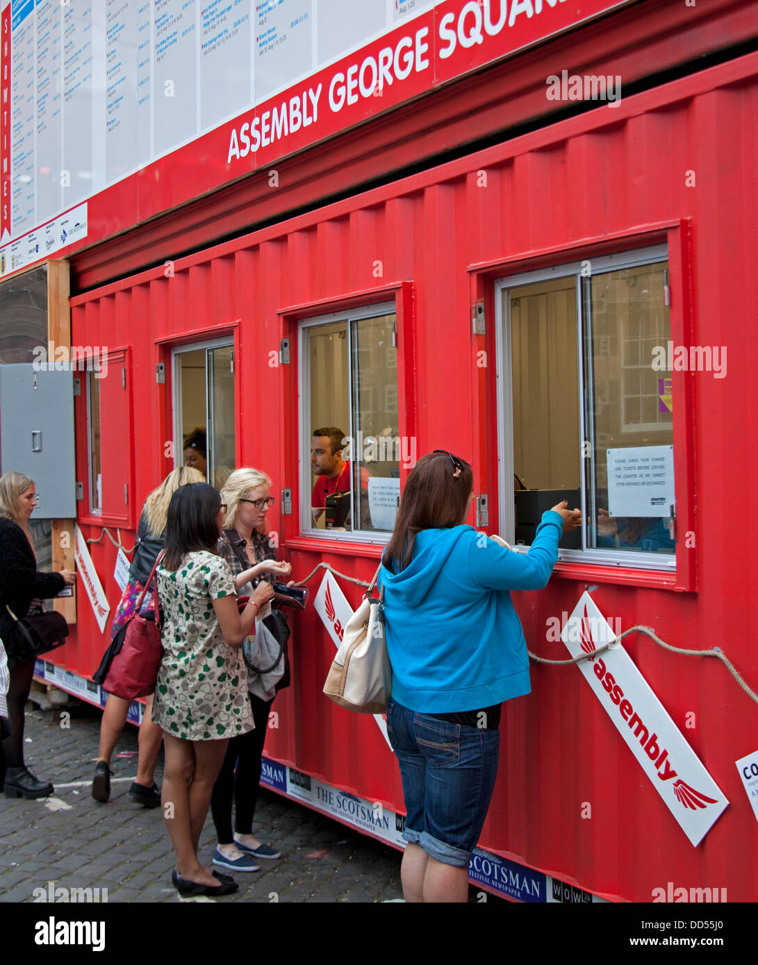 Edinburgh, UK. 26. August 2013. Edinburgh Festival Fringe berichtet, dass seine höchste jemals Kartenverkauf bei rund 1,9 Millionen aufgenommen um 5 % gegenüber dem Vorjahr. Diese Tickets wurden bis hin zur letzten Minute an der Versammlung Box Office in George Square bezogen werden. Bildnachweis: Bogen weiß/Alamy Live-Nachrichten Stockfoto