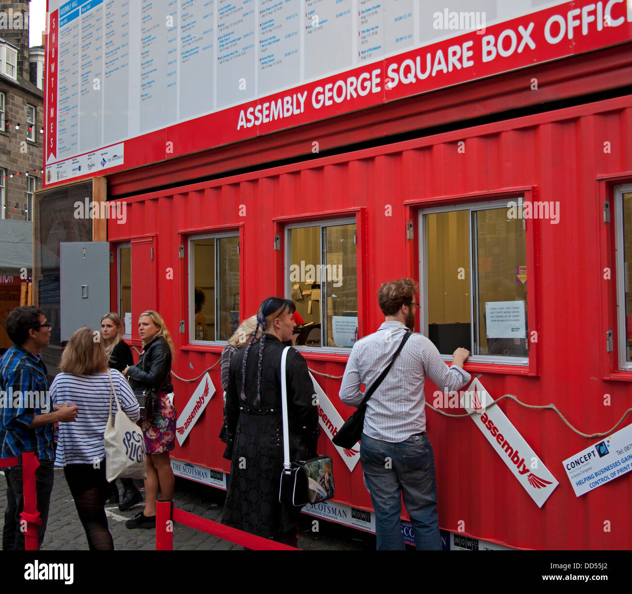 Edinburgh, UK. 26. August 2013. Edinburgh Festival Fringe berichtet, dass seine höchste jemals Kartenverkauf bei rund 1,9 Millionen aufgenommen um 5 % gegenüber dem Vorjahr. Diese Tickets wurden bis hin zur letzten Minute an der Versammlung Box Office in George Square bezogen werden. Bildnachweis: Bogen weiß/Alamy Live-Nachrichten Stockfoto