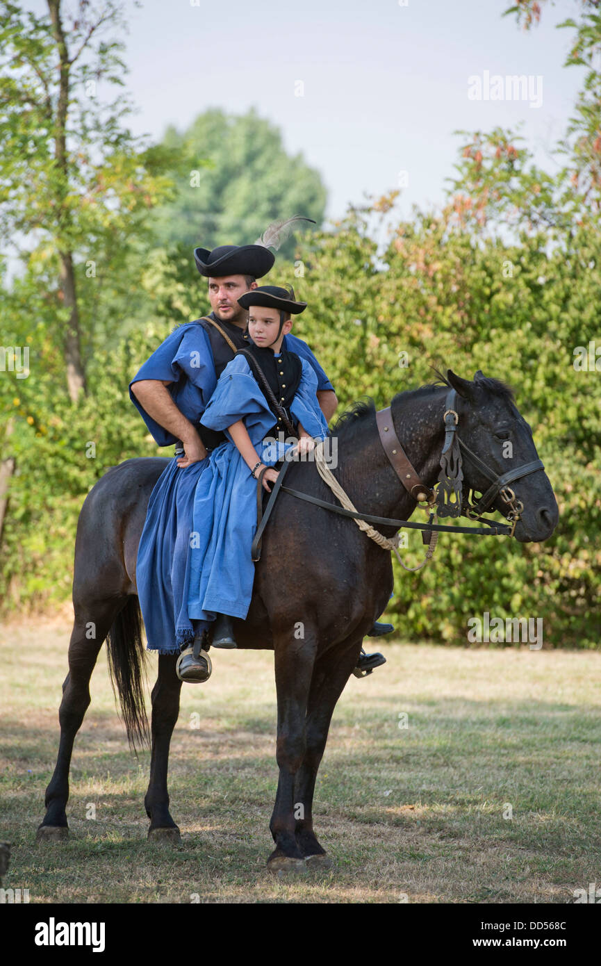 Traditionelle ungarische "Csikos" auf einem Pferd-Festival in der ungarischen Stadt Devavanya Aug 2013 Stockfoto