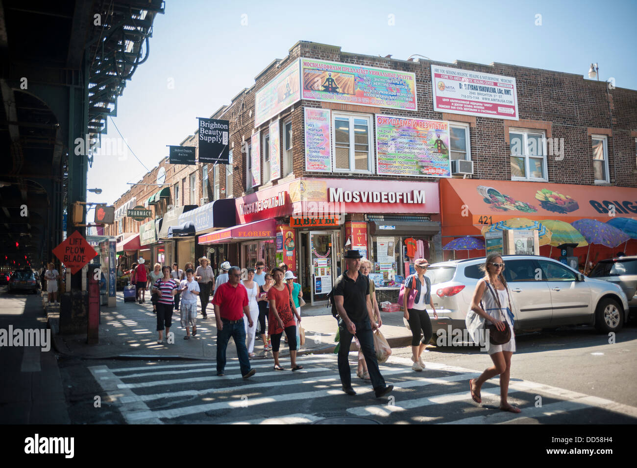 Unternehmen Und Aktivitaten Im Stadtteil Brighton Beach Von Brooklyn In New York Stockfotografie Alamy