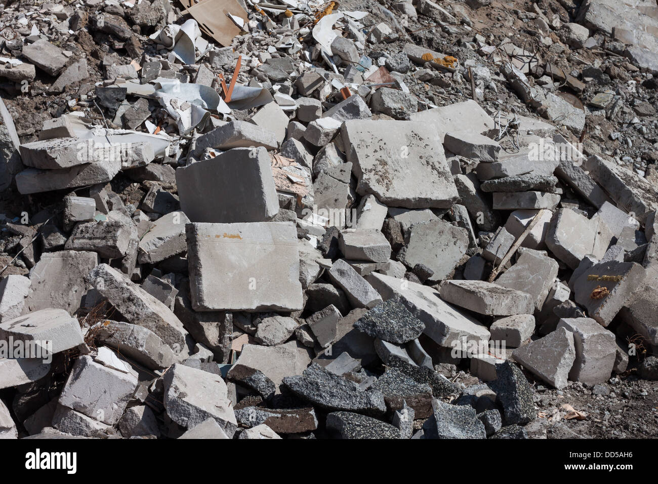 Betonschutt Trümmer auf Baustelle Stockfoto