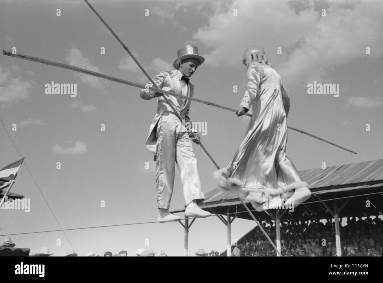 Hochseil-Darsteller an 4-H Club Messe, Cimarron, Kansas, 1939 Stockfoto