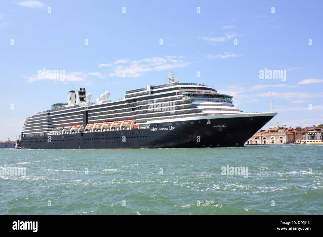 Kreuzfahrtschiff MS Noordam in Venedig, IMO 9230115 Stockfoto