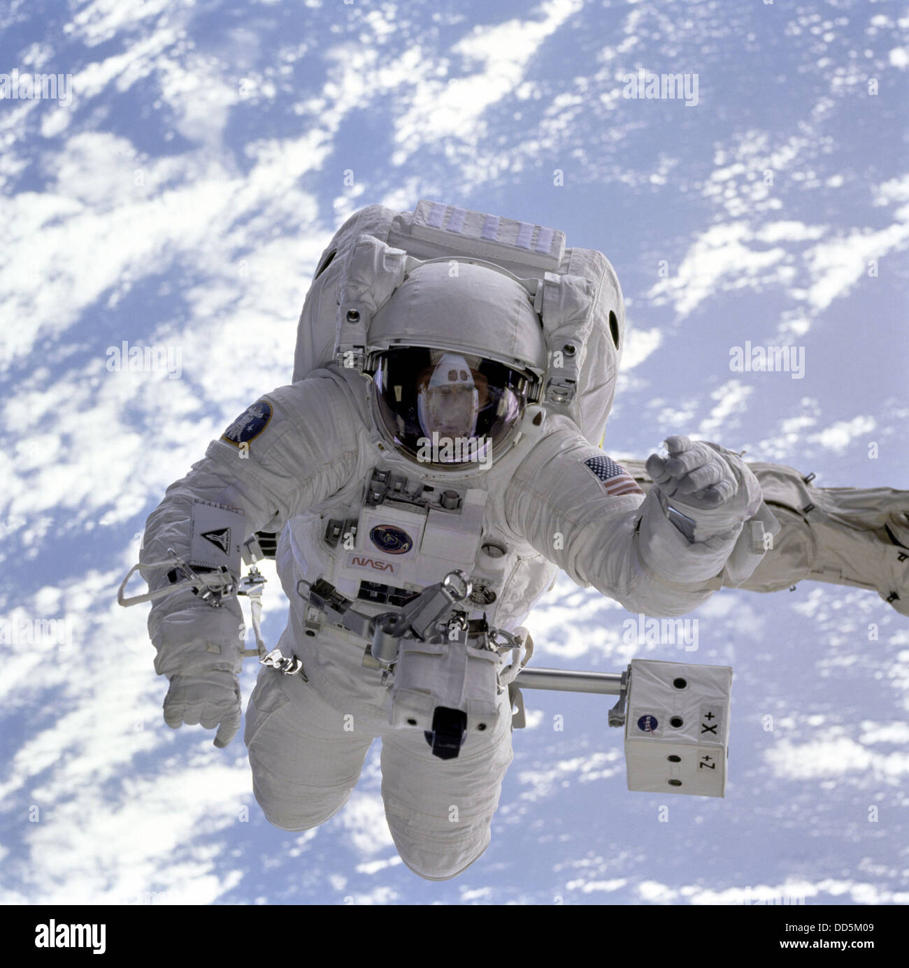 Space Walk. Astronauten von Apollo 11-Expedition im Raum wandern ...