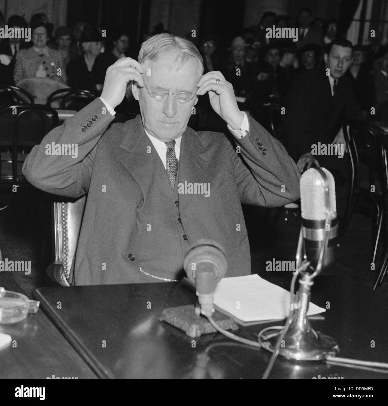 Henry Stimson, sagte Kongress, aufzuheben oder die Neutralität Gesetz zu überarbeiten. 5. April 1939. Im Juli 1940 nominiert FDR die republikanische Stockfoto