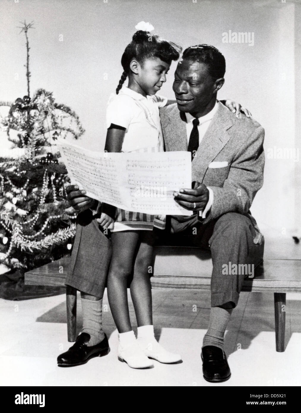 NAT KING COLE (SÄNGER) MIT TOCHTER NATALIE COLE NKCL 005 MOVIESTORE SAMMLUNG LTD Stockfoto