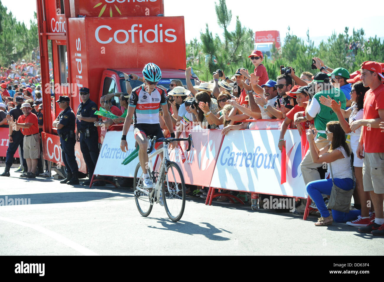 Spanien. 27. August 2013.  Vigo, Miradir de Lobeira. 3. Etappe Vuelta a España. RadioShack - Leopard 2013 Horner Christopher überquert die Ziellinie in Mirador de Lobeira Credit: Action Plus Sport Bilder/Alamy Live News Stockfoto