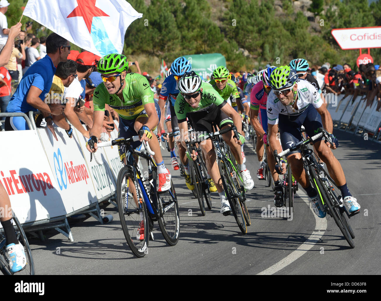 Spanien. 27. August 2013.  Vigo, Miradir de Lobeira. 3. Etappe Vuelta a España. Saxo - Tinkoff 2013, Belkin 2013, Movistar 2013, Roche Nicolas, Mollema Bauke, Valverde Alejandro, Mirador de Lobeira Credit: Action Plus Sport Bilder/Alamy Live News Stockfoto