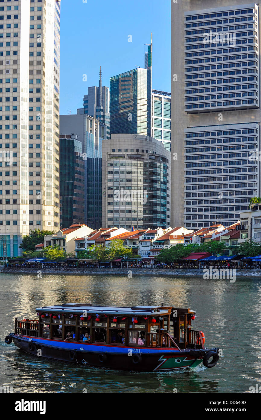 Singapore Boat Quay am Fluss eine Reihe von alten niedrigen Häuser der Kaufleute restauriert und in Restaurants und bars Stockfoto