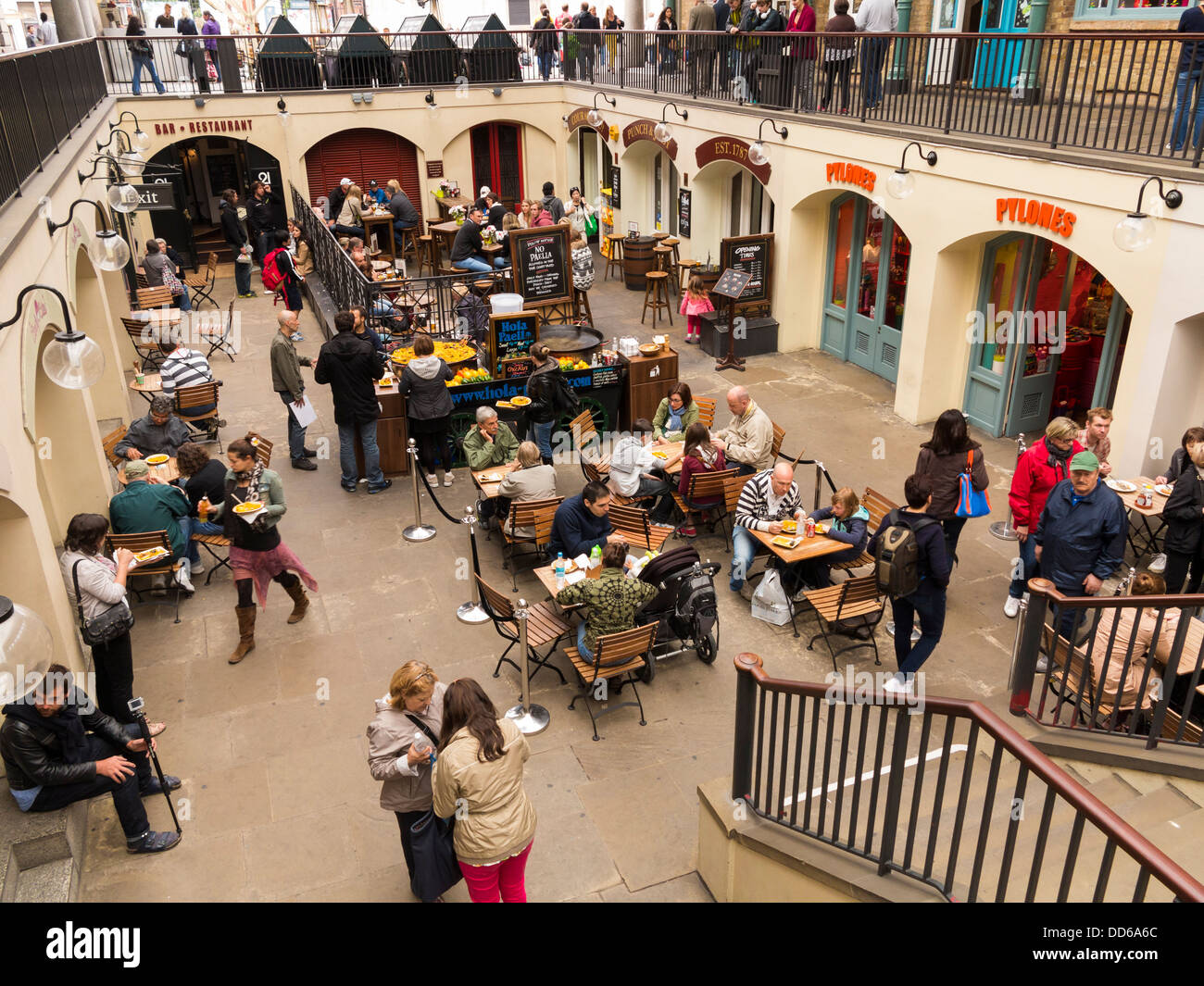 Cafés / bar in Covent Garden Market, London Stockfoto
