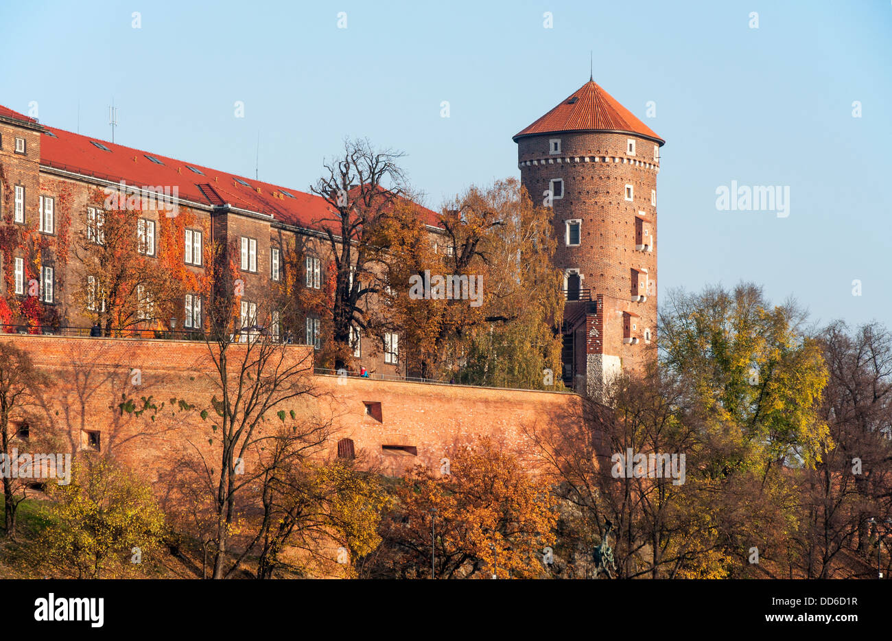 Das Schloss Wawel und Sandomierz Turm im Herbst, Krakau, Polen Stockfoto