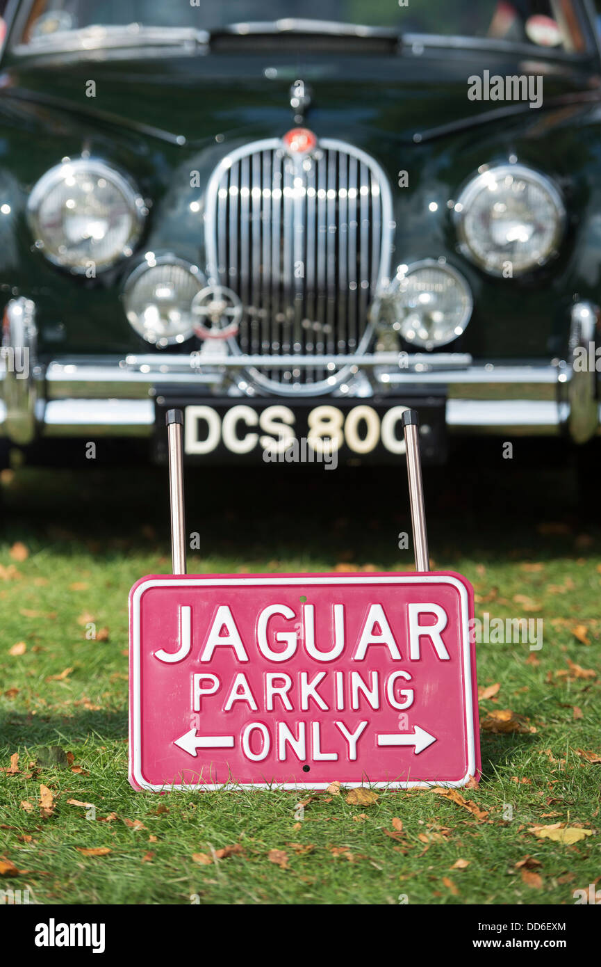 Jaguar Parken nur Zeichen bei einem englischen Auto-show Stockfoto