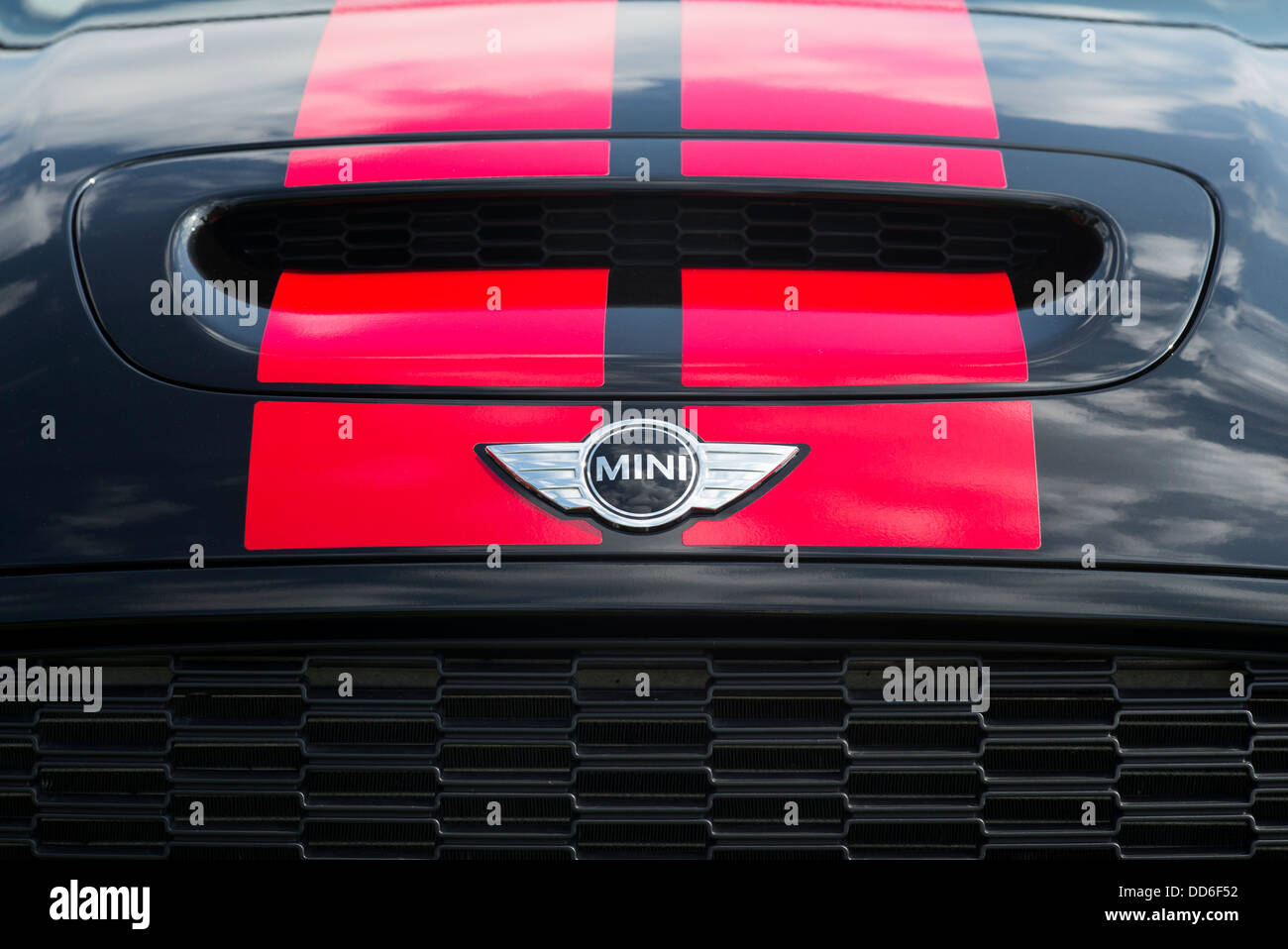 BMW Mini John Cooper arbeitet Coupé-front-End-Abzeichen-detail Stockfoto