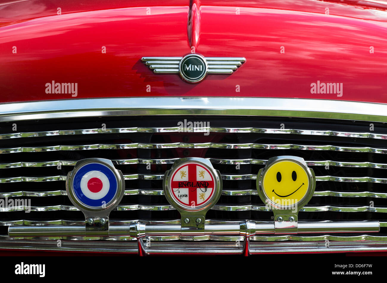 Mini Front mit Abzeichen. Klassische britische Auto an einem Auto zeigen. Großbritannien Stockfoto