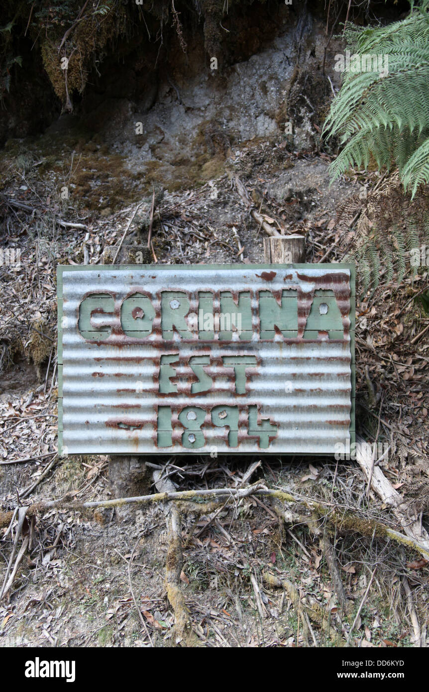 Zeichen für Corinna gegründet 1894 in der Tarkine Wildnis von Tasmanien Stockfoto