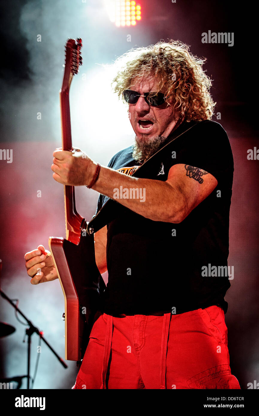 Toronto, Ontario, Kanada. 27. August 2013. Amerikanischen Rocker SAMMY HAGAR, auch bekannt als "The Red Rocker" schütteln Molson Canadian Amphitheater in Toronto während seiner "Vier Jahrzehnte Of Rock"-Tour. Bildnachweis: Igor Vidyashev/ZUMAPRESS.com/Alamy Live-Nachrichten Stockfoto