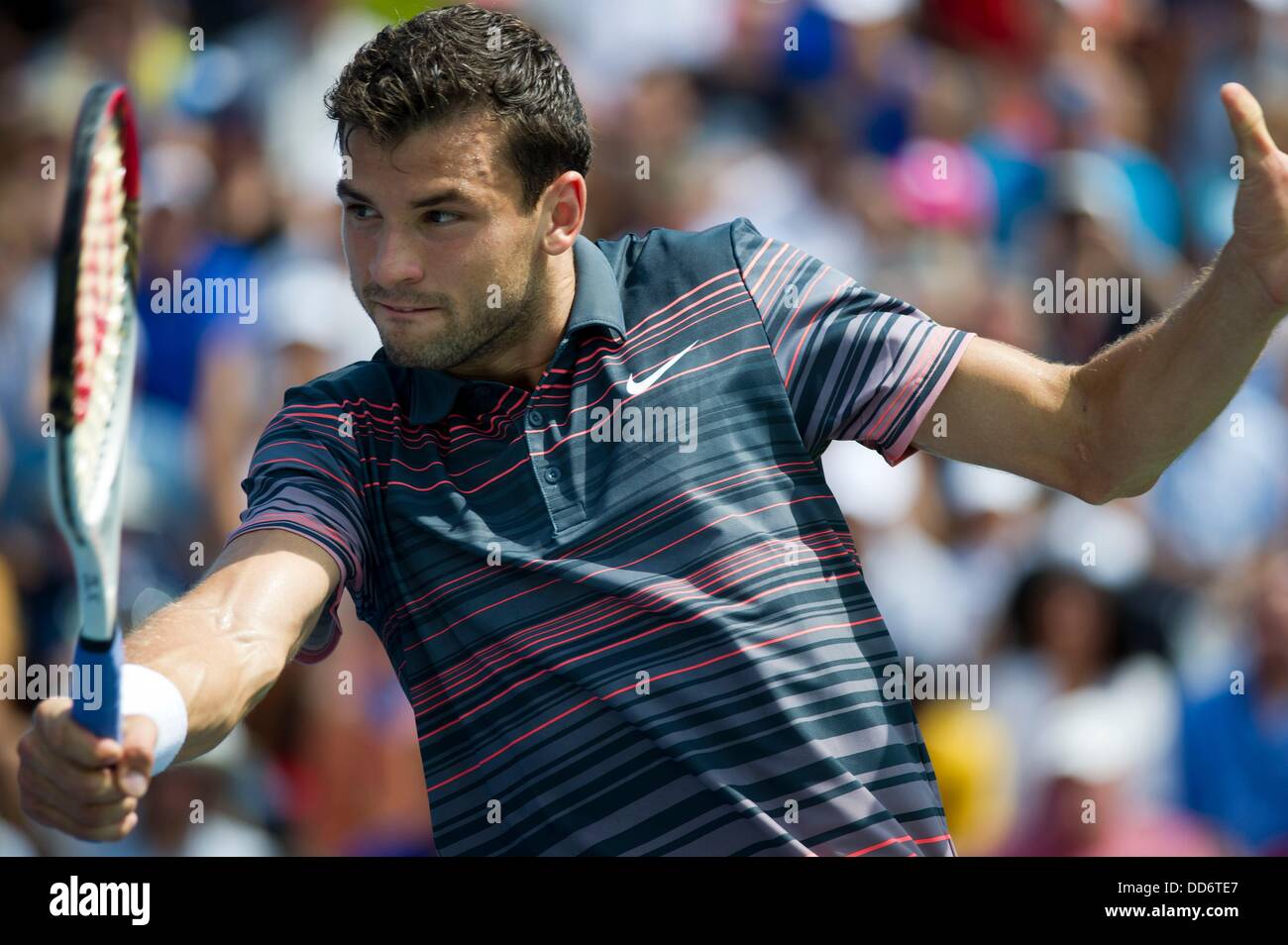 Flushing, Queens, New York, USA. 27. August 2013. 27. August 2013: Grigor Dimitrov (BUL) ist in Aktion während seiner ersten Runde Herren-Einzel-Match am 2. Tag der 2013 US Open Tennis Championships im USTA Billie Jean King National Tennis Center in Flushing, Queens, New York. Bildnachweis: Csm/Alamy Live-Nachrichten Stockfoto