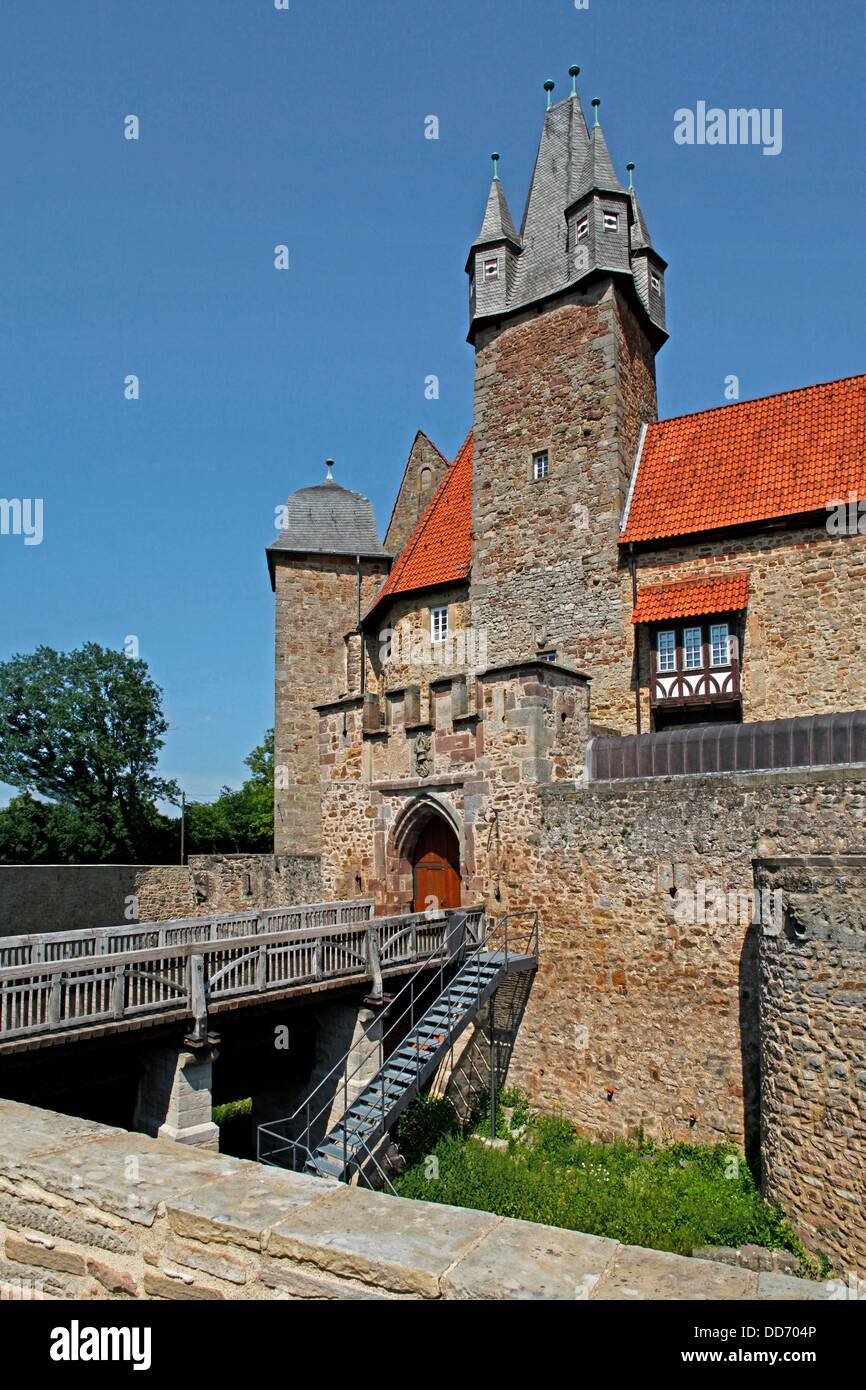 Schloss Spangenberg, graben, Brücke, Portal, Spangenberg, Schwalm-Eder-Kreis, Hessen die Stadt Spangenberg am besten von allen für seine Schloss Spangenberg, ein Schloss, gebaut im Jahre 1253 und Wahrzeichen der Stadt bekannt ist. Stockfoto