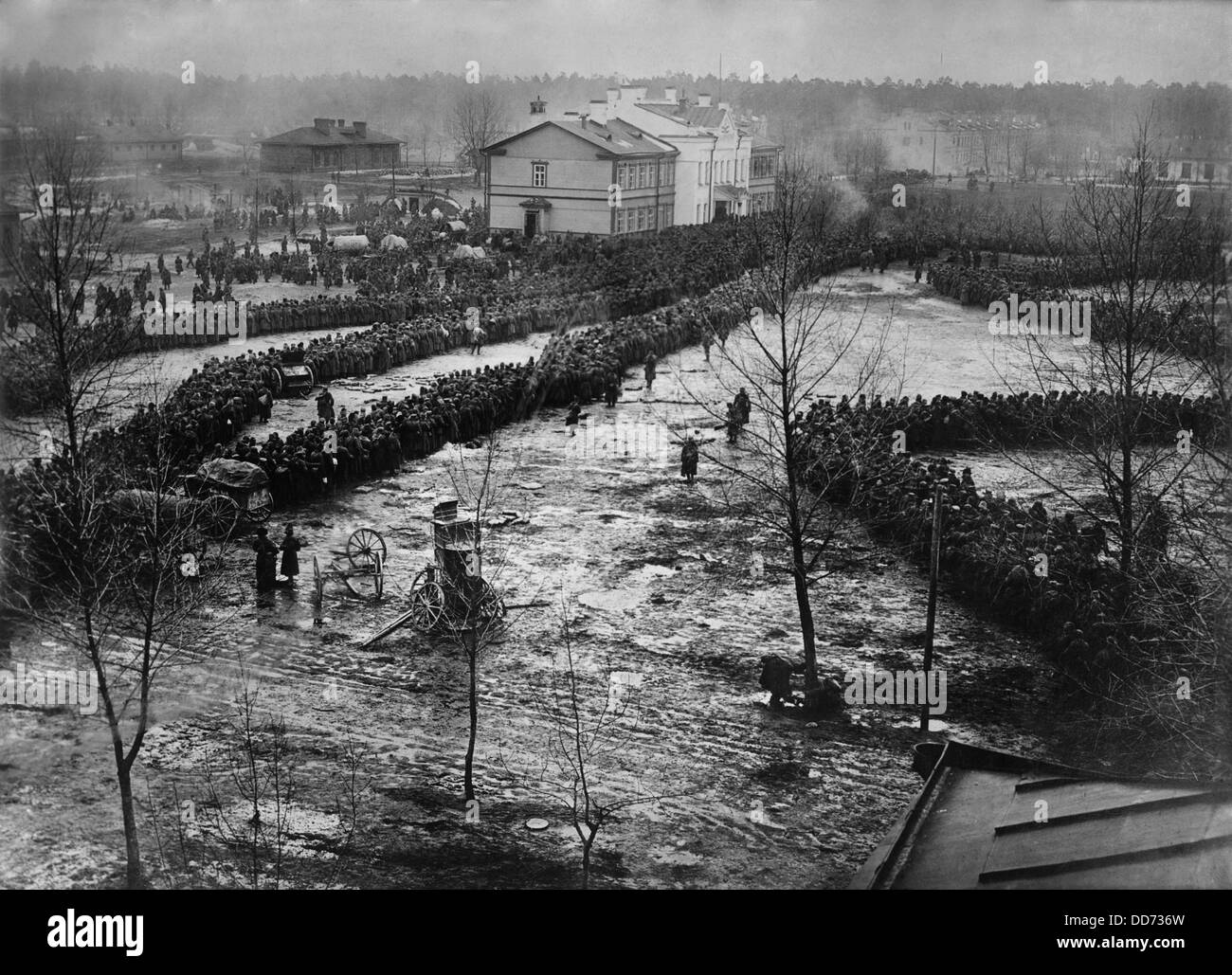 1. Weltkrieg. 15.000 russische Kriegsgefangene, die von der deutschen 8. Armee an Schlacht von Augustov genommen kämpfte sich von 1 bis 9 Oktober 1914. Stockfoto