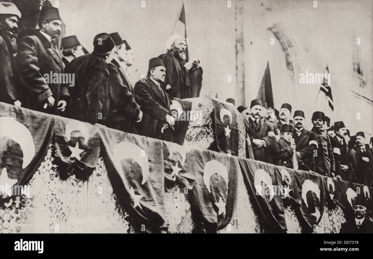 1. Weltkrieg. Der Scheich-Ul-Islam verkünden den Heiligen Krieg in Istanbul, nachdem die türkische Regierung offiziell in den Krieg eingetreten, auf Stockfoto