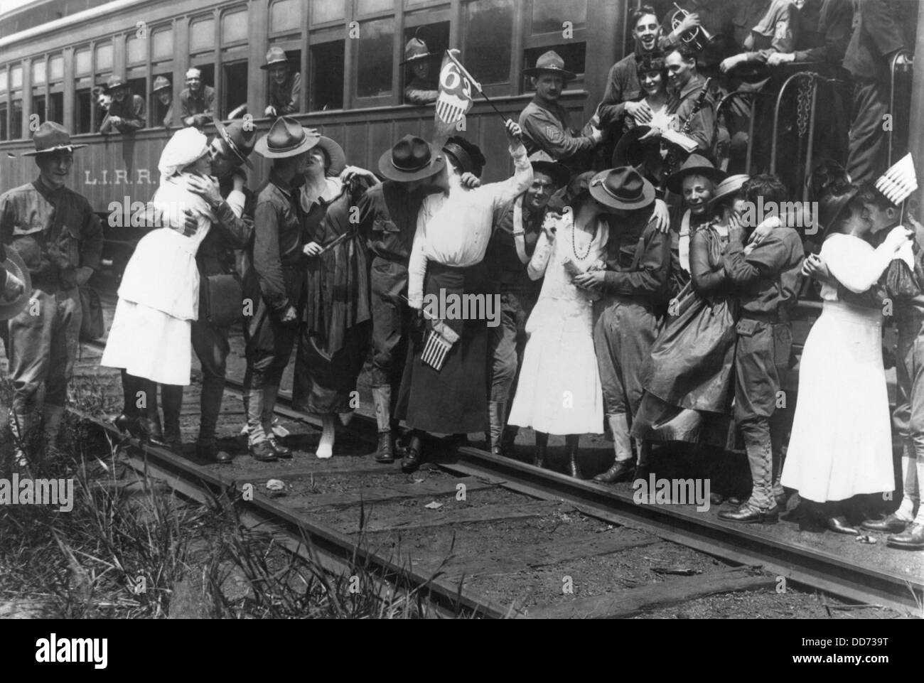 Sweethearts Abschied von amerikanischen WW1 Soldaten im August 1917. Verwandten des 69. Infanterie von New York zu sehen sein Zug Stockfoto