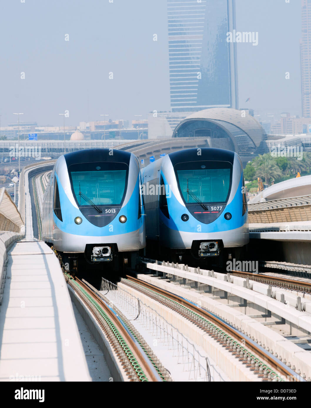 Blick auf Eisenbahnzüge der Metro in Dubai Vereinigte Arabische Emirate Stockfoto