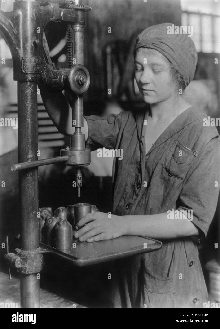 Amerikanerin Arbeiter in einer Waffenfabrik während des 1. Weltkrieges. 1918 / 19. (BSLOC 2012 4 56) Stockfoto
