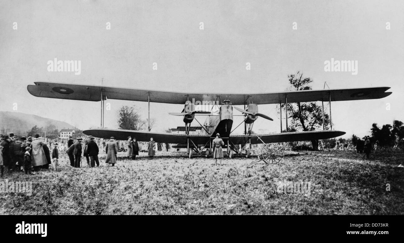 Amerikanische Langley Nacht Bombardierung Flugzeug am 15. Oktober 1918 angezeigt. (BSLOC 2012 4 89) Stockfoto