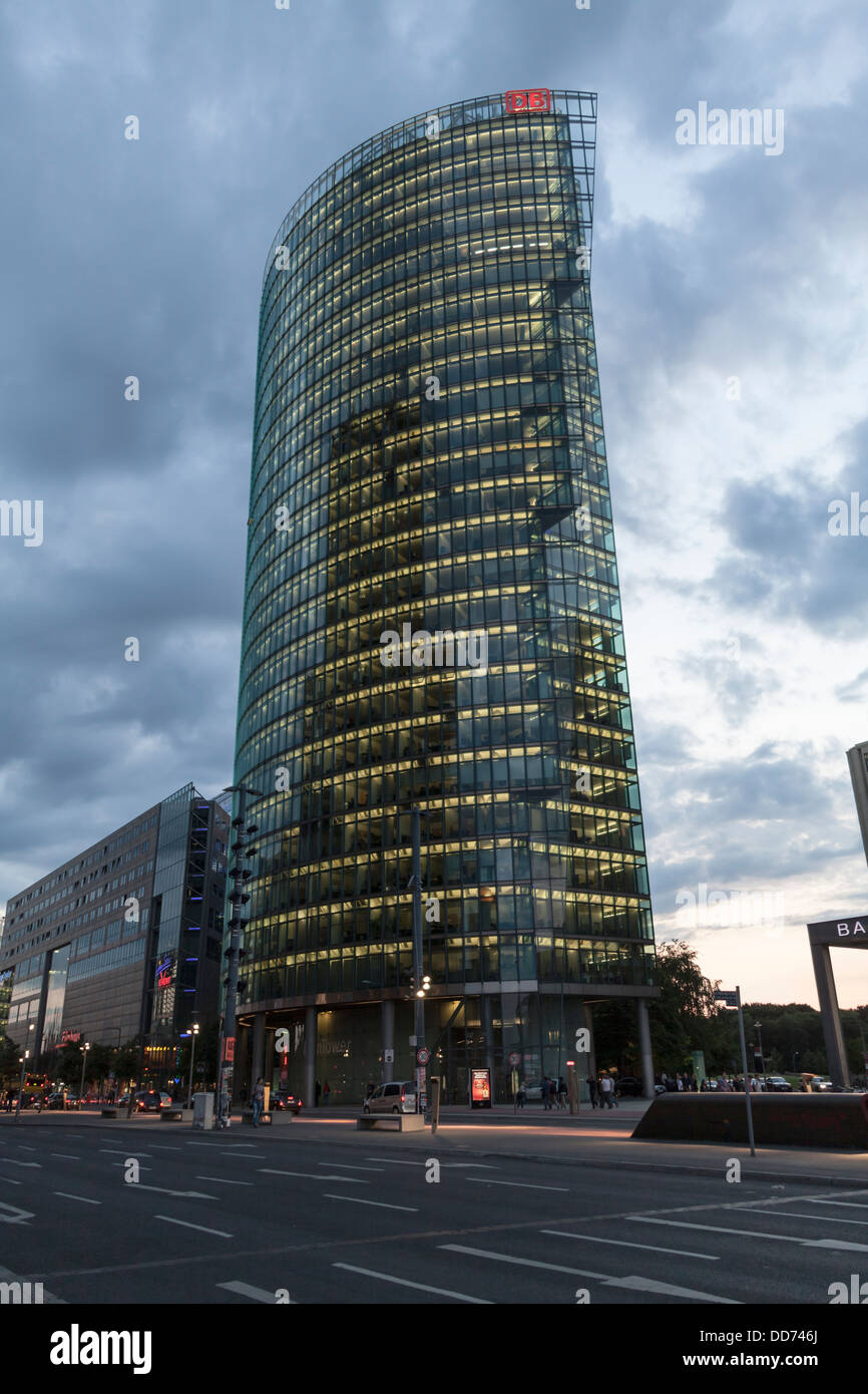 Deutschland, Berlin, Blick auf Deutsche Bahn-Gebäude Stockfoto