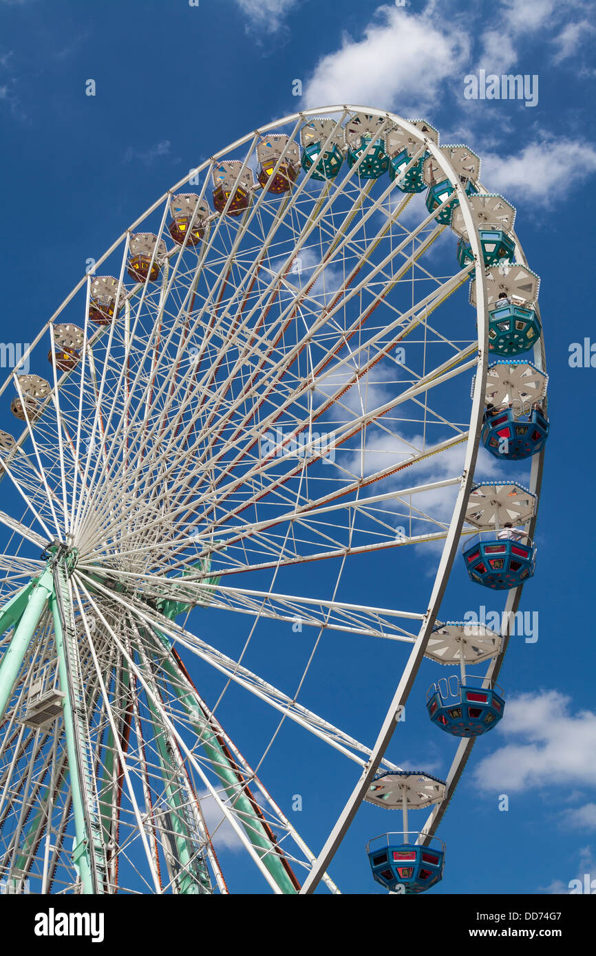 Deutschland, Baden-Württemberg, Laupheim, Riesenrad Kirmes Stockfoto