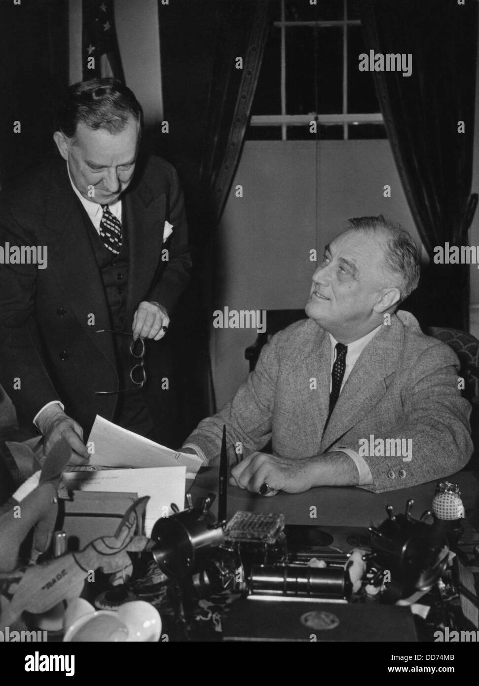 Präsident Franklin Roosevelt und Presse Sek. Stephen früh. 18. Januar 1941. Früh war einer der drei weiße Haus Sekretäre, Stockfoto