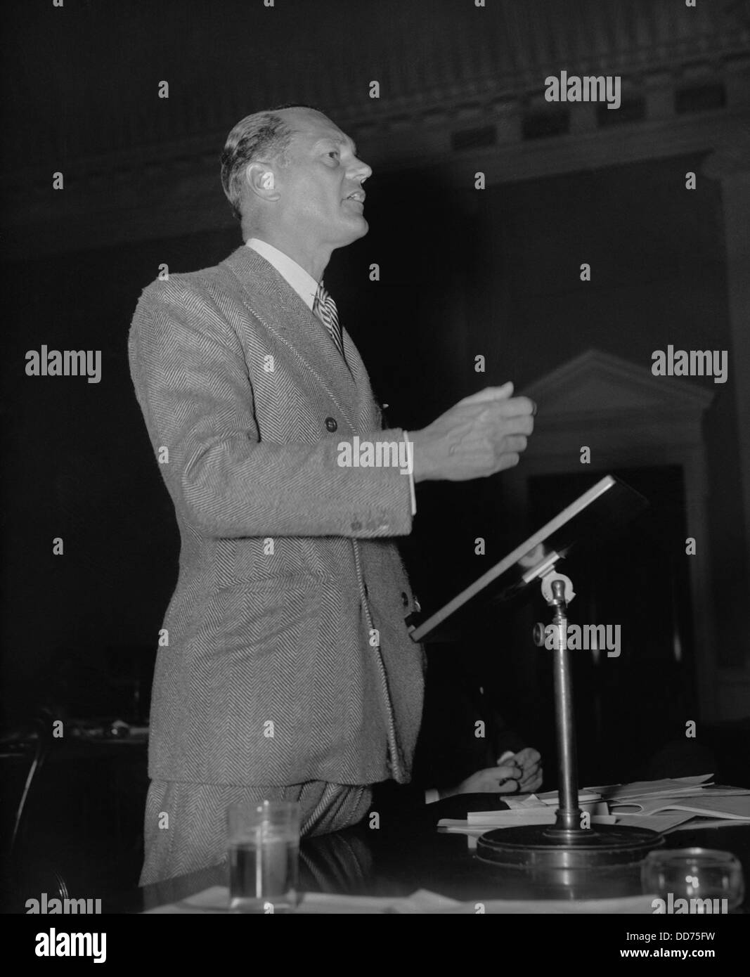 Erbin Doris Duke Mann fordert Einkommensteuer Schnitt, Jan. 1938. James H.R. Cromwell, die Abschaffung aller Formen von empfohlen Stockfoto