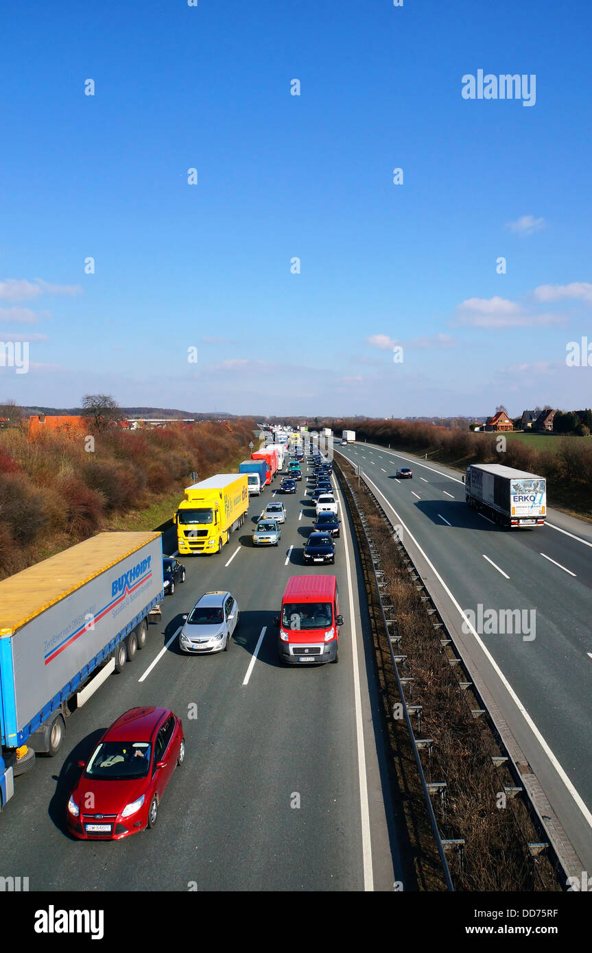 Deutschland, Verkehr, Stau auf der Autobahn A2 Stockfoto