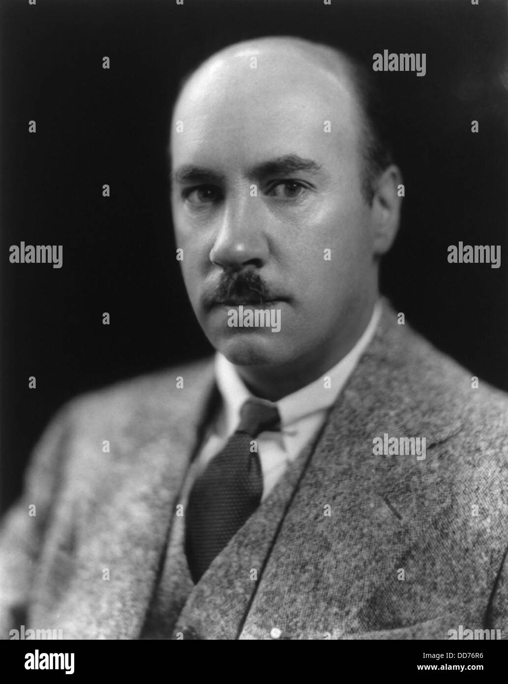 Igor Ivan Sikorsky, wenn er die Vought-Sikorsky VS-300, ca. 1938 entwickelt wurde. Es war das erste praktikable amerikanischen Hubschrauber. Stockfoto