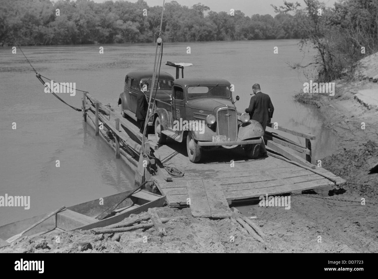 Primitive Autofähre bei afroamerikanischen Gemeinschaft von Gee Bend, Alabama, Mai 1939. Während der Civil Rights Movement, das weiß Stockfoto