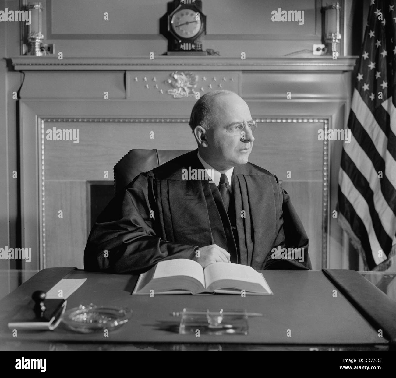 Stanley Reed 1938 FDRs zweite oberste Gerichtshof nominiert. Reed entwickelte sich zu einem moderaten Justice, oft zur Verfügung gestellt, der fünftes Stockfoto