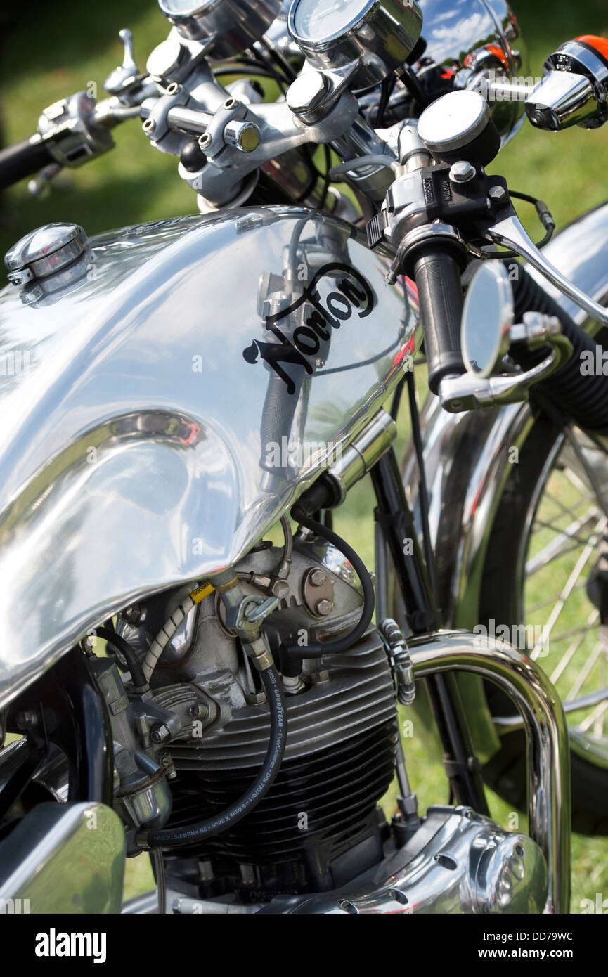 Norton Commando 750cc Café Racer Motorrad. Klassische britische Motorrad. Stockfoto