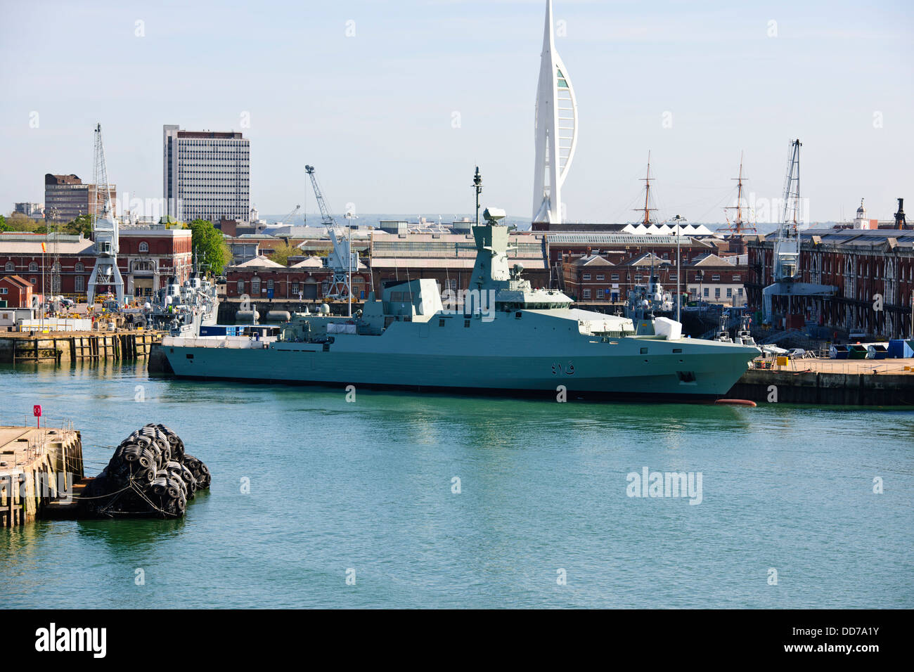 Heimat der Royal Navy, Oberkommandos Portsmouth, Fregatten, Zerstörer, Schiffe des Krieges, BAE Systems, Reparatur, Logistik, Schiff Gebäude. Portsmouth Stockfoto