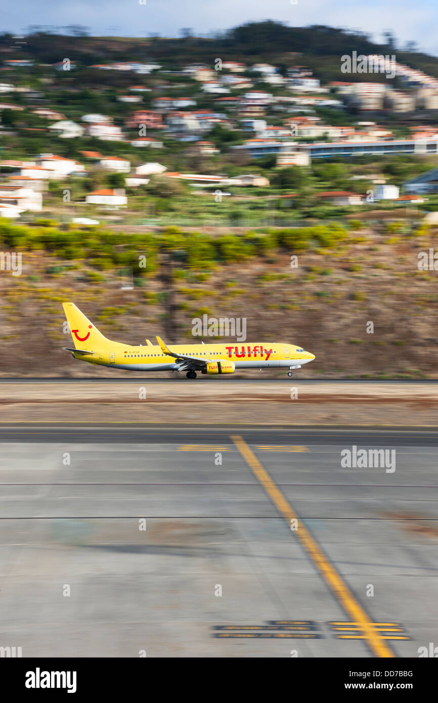 Blick auf Flugzeuge am Flughafen von TUIfly Madeira Portugal Stockfoto