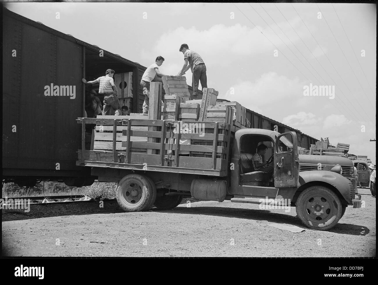 Die Schließung des Jerome Relocation Centers in Denson, Arkansas, wo Güterwagen mit den Besitztümern der Evakuierten beladen wurden. Dies markiert das Ende des Internierungszentrums während des Zweiten Weltkriegs Stockfoto