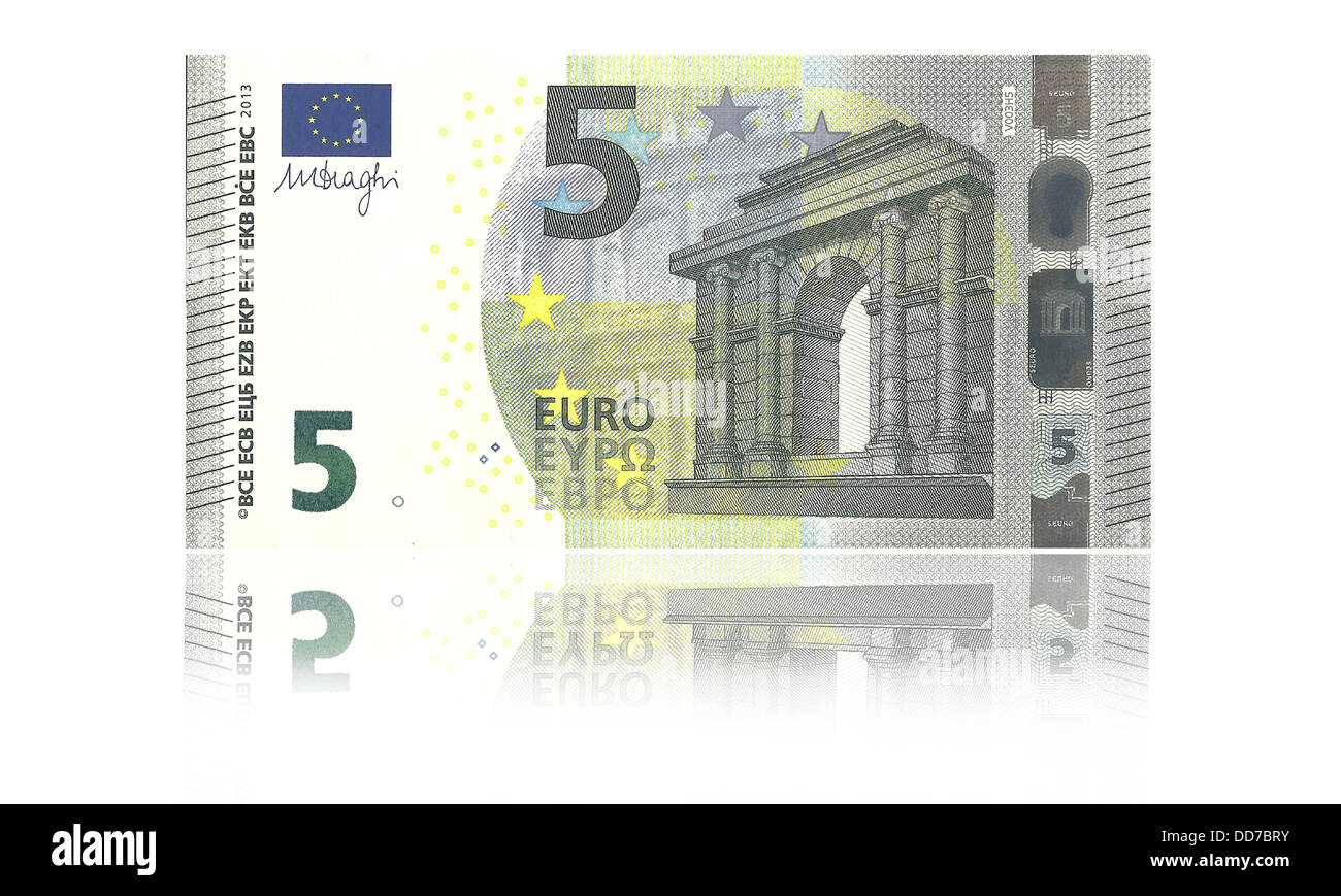Neue 5 Euro-Banknote vor weißem Hintergrund, Nahaufnahme Stockfoto