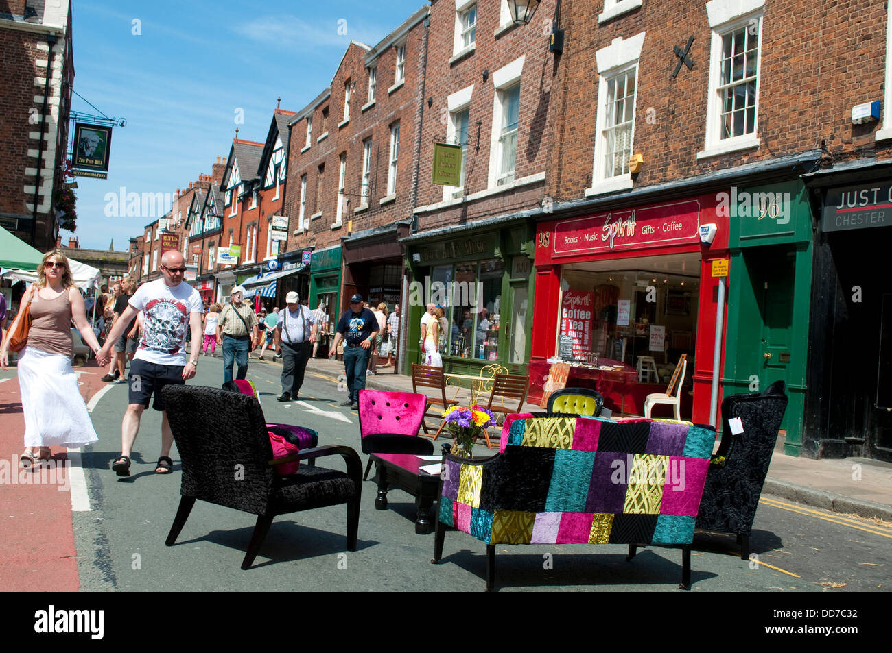 Antike Möbel, Sommerfest, North Gate Street, Chester, UK Stockfoto